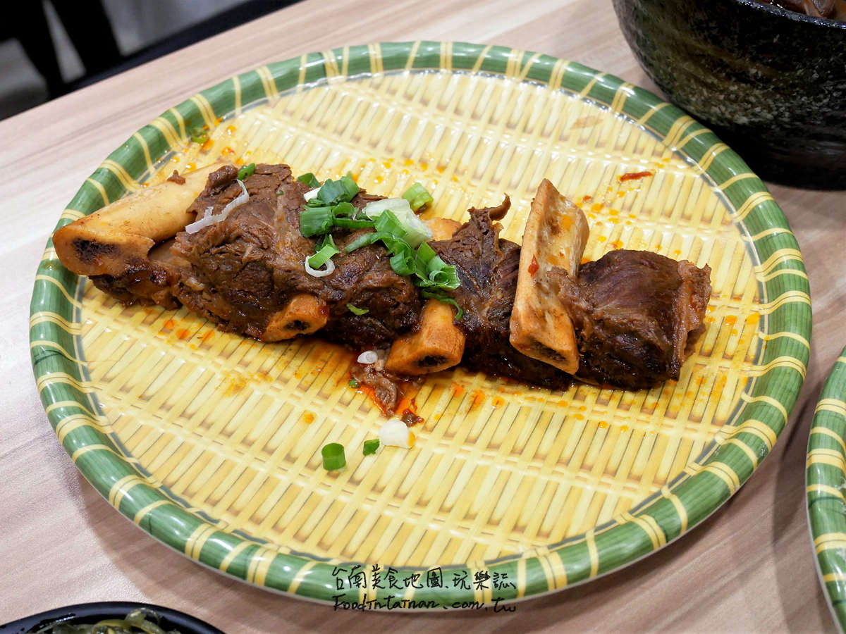 臺南永康推薦多肉皮帶牛肉麵冰花雪花園盤煎餃-麵家二眷-永康店